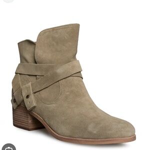 UGG Elora Ankle Booties